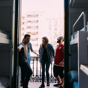 hostel-black-swan.hotelscatalonia.net/